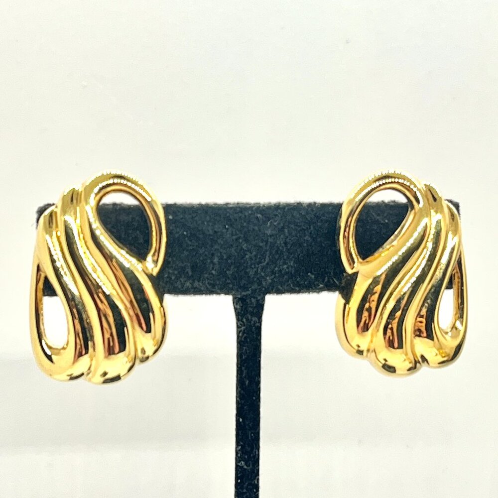 Vintage Monet Gold Tone Sculptural Clip Earrings 80s Modernist Deadstock Pierced